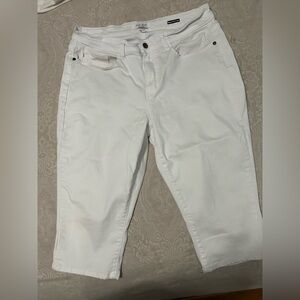 Judy Blue Crisp White Capri Jeans